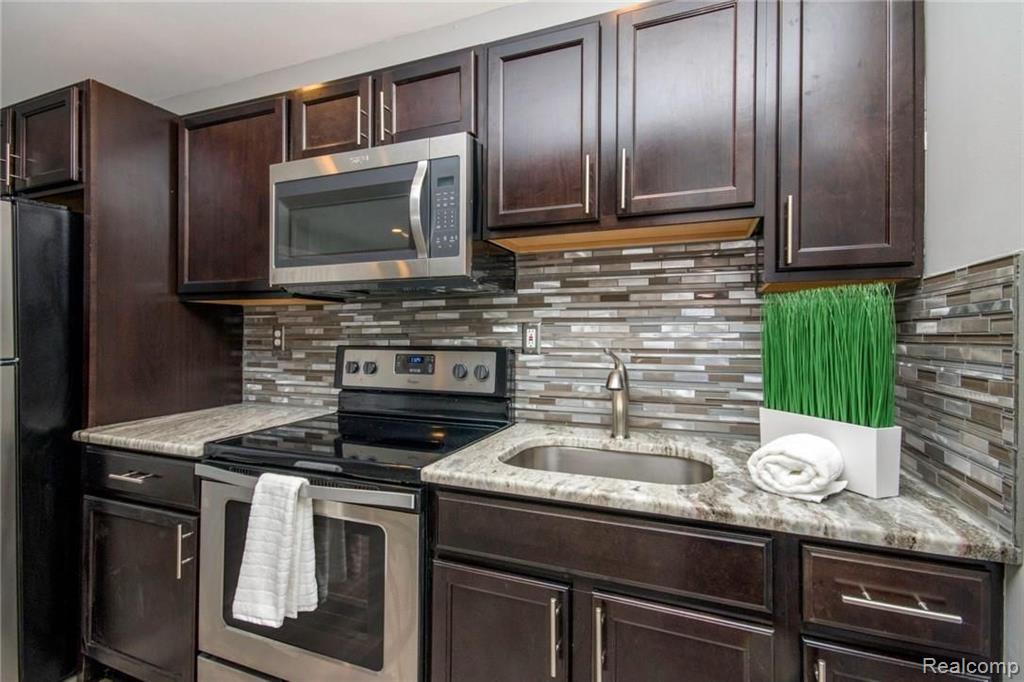 2423 Normandy Road Royal Oak, MI 48073 - Photo 6 of 13