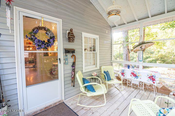 555 Colonial Landing Road Southeast Bolivia, NC 28422 - Photo 4 of 30 Screen porch door