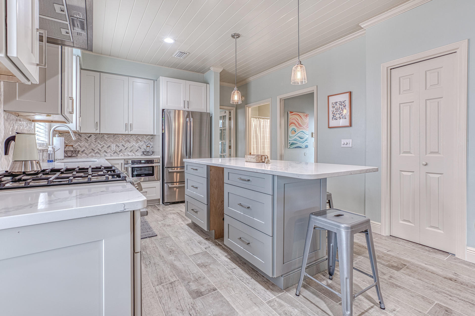 18 Draper Lane Santa Rosa Beach, FL 32459 - Photo 8 of 63 a kitchen with a stove a sink and a refrigerator
