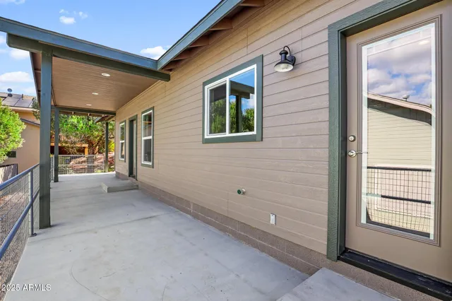 a view of an entryway of the house