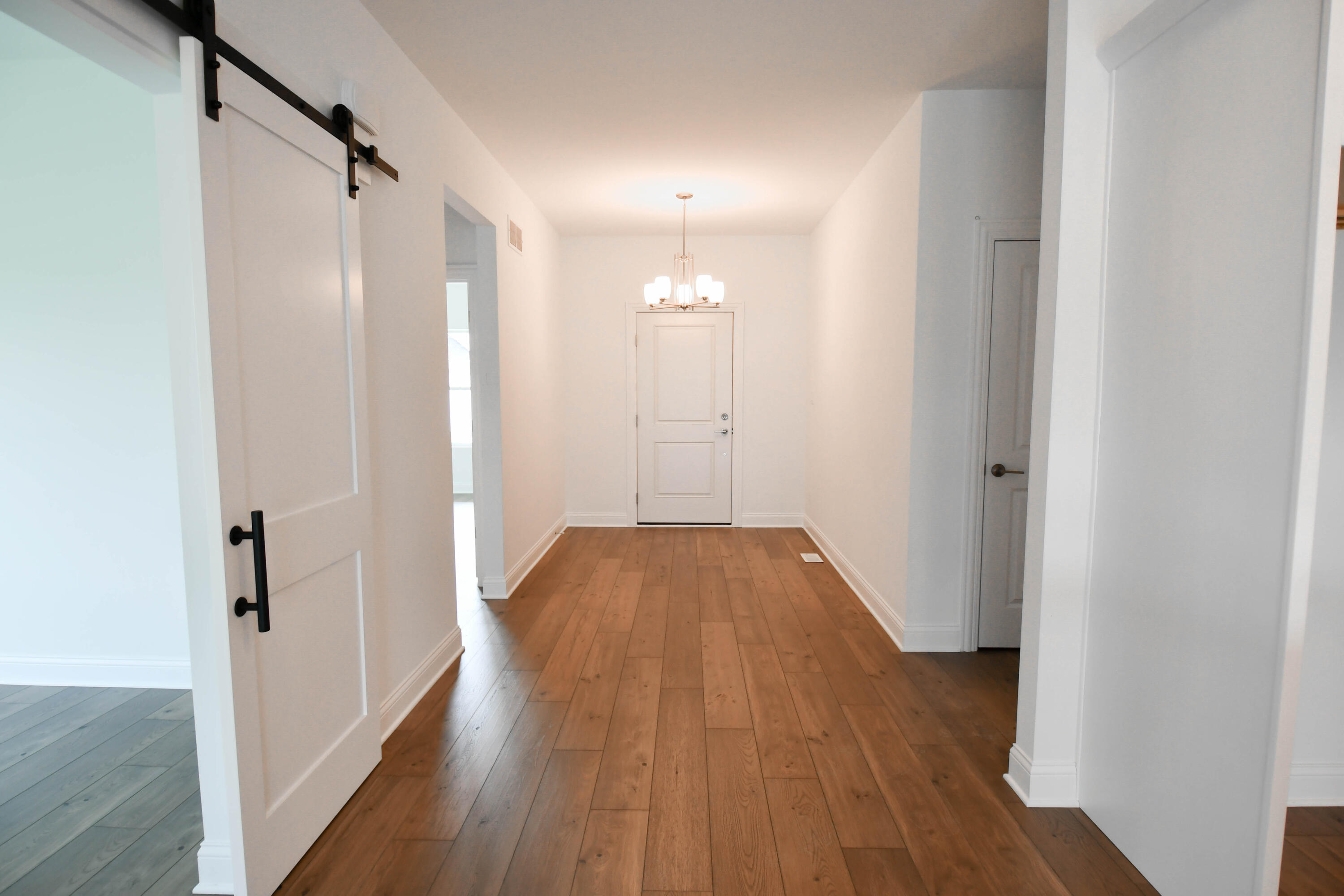 1664 Forest Ridge Drive Valparaiso, IN 46385 - Photo 4 of 23 3000x2000