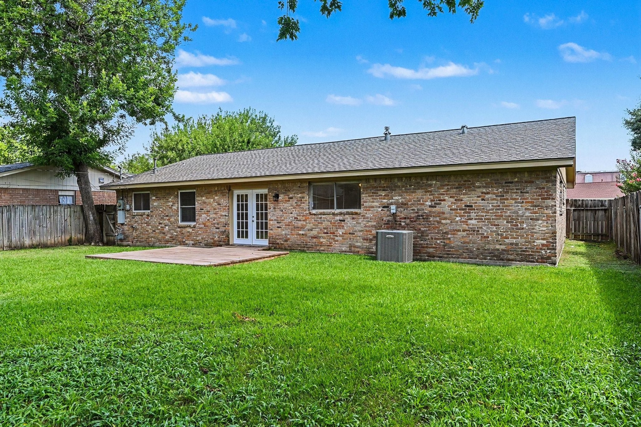 9315 Val Verde Street Houston, TX 77063 - Photo 24 of 27 Exterior back of home.