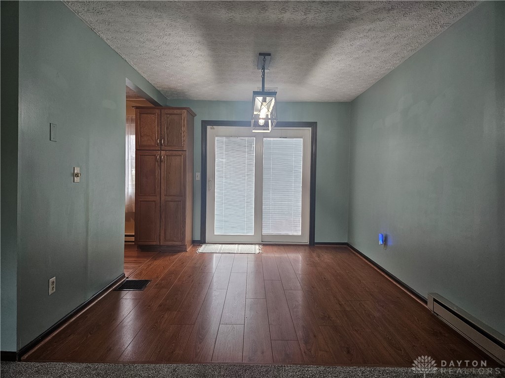 519 Moorefield Road Springfield, OH 45503 - Photo 7 of 24 Dining Room