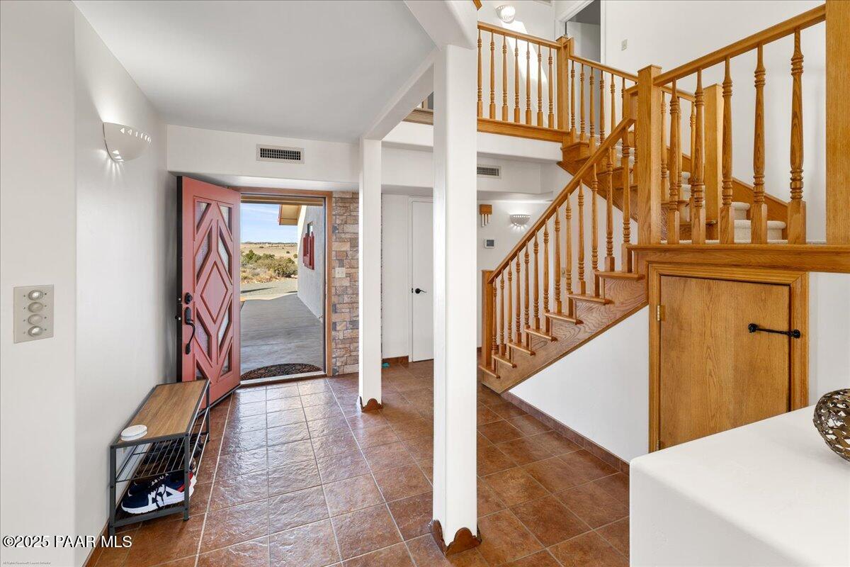 4515 West Old Stage Road Prescott, AZ 86305 - Photo 4 of 42 05-Foyer