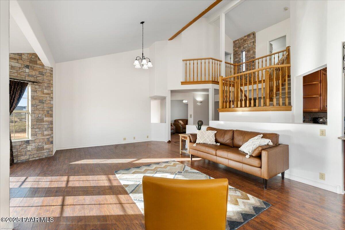 4515 West Old Stage Road Prescott, AZ 86305 - Photo 5 of 42 10-Living Room