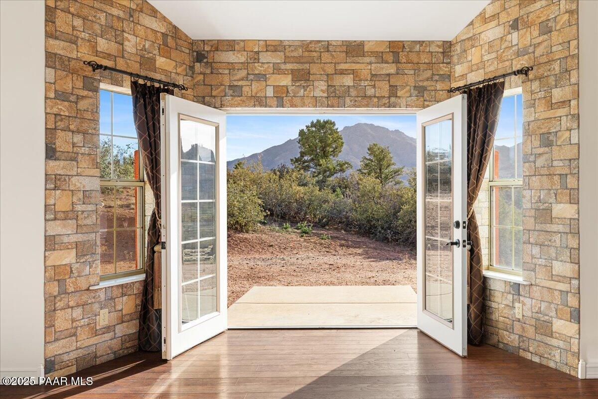 4515 West Old Stage Road Prescott, AZ 86305 - Photo 7 of 42 09-Living Room View