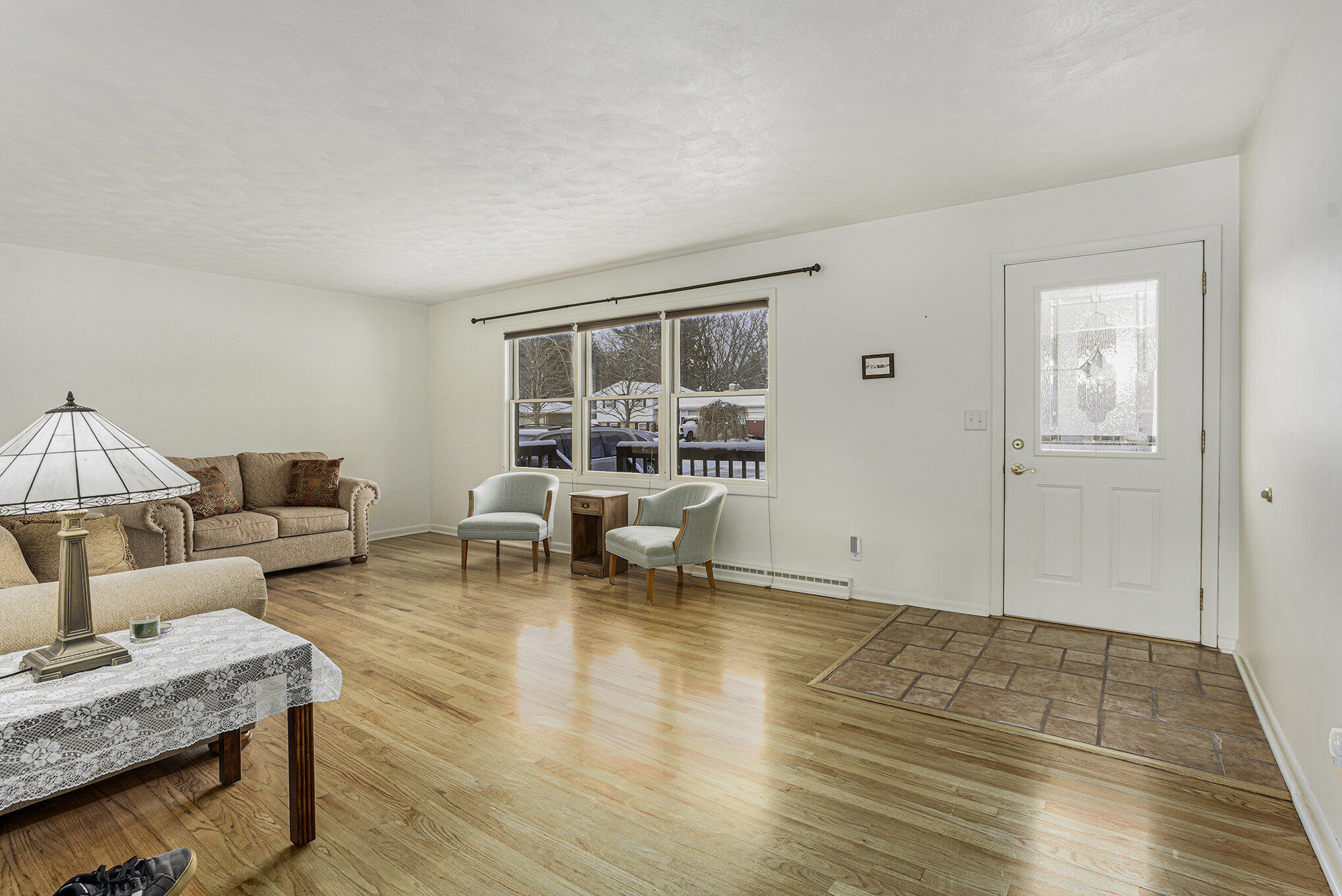 1400 Trebor Road St. Joseph, MI 49085 - Photo 4 of 28 Living Room/Entry
