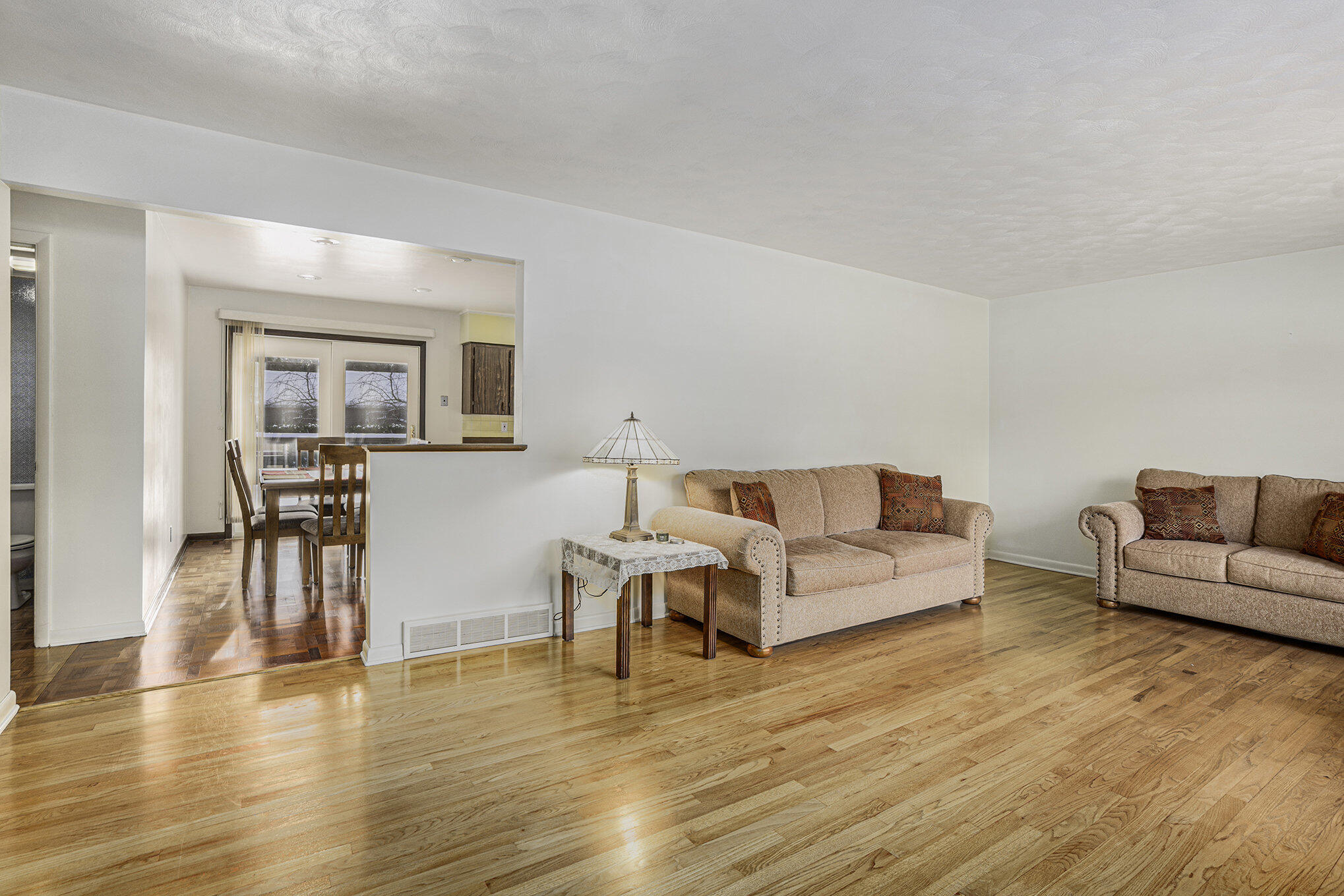 1400 Trebor Road St. Joseph, MI 49085 - Photo 6 of 28 Living Room