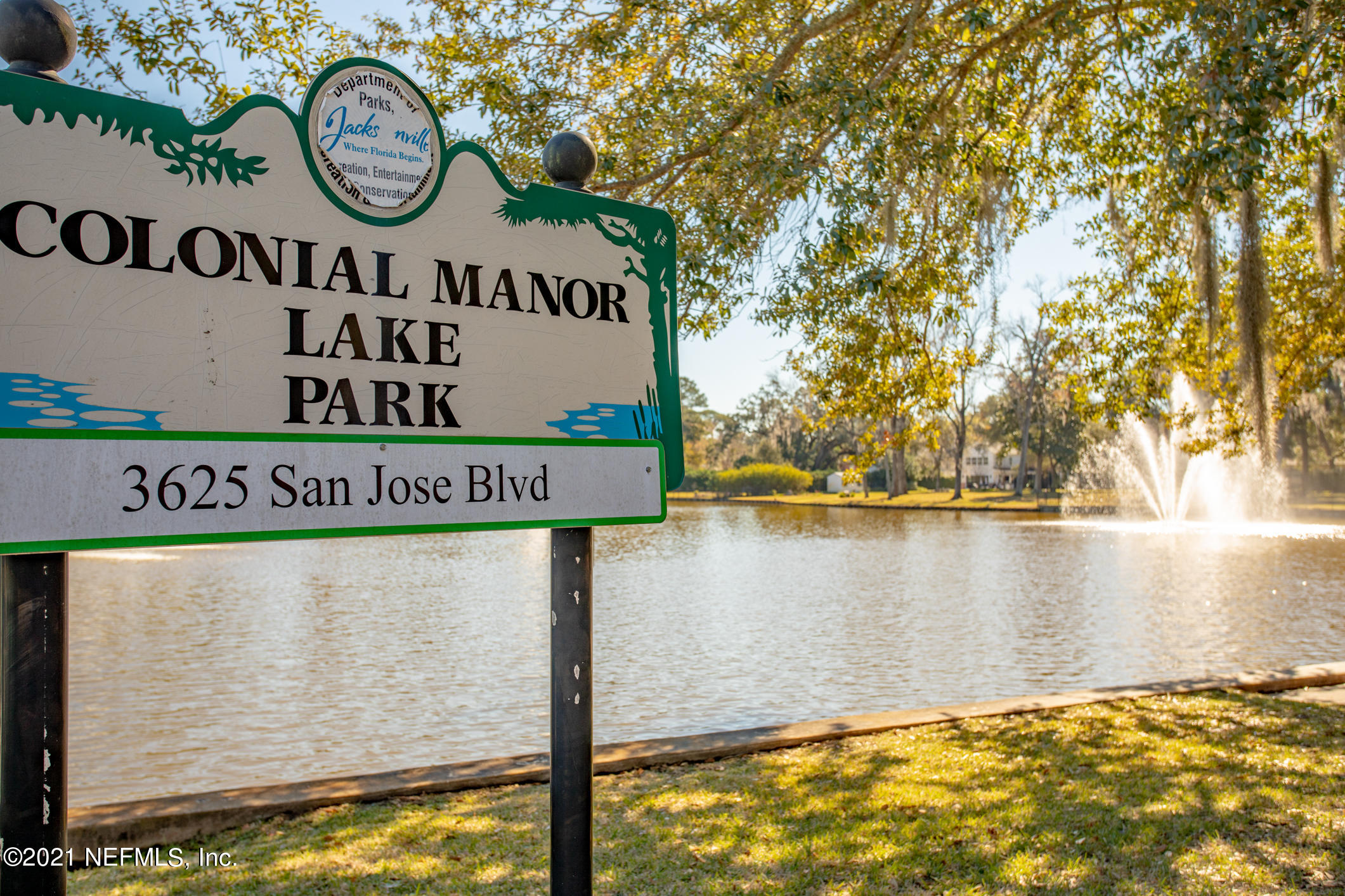 977 Waterman Road North Jacksonville, FL 32207 - Photo 40 of 44 OHO Amenities Library - Colonial Manor L
