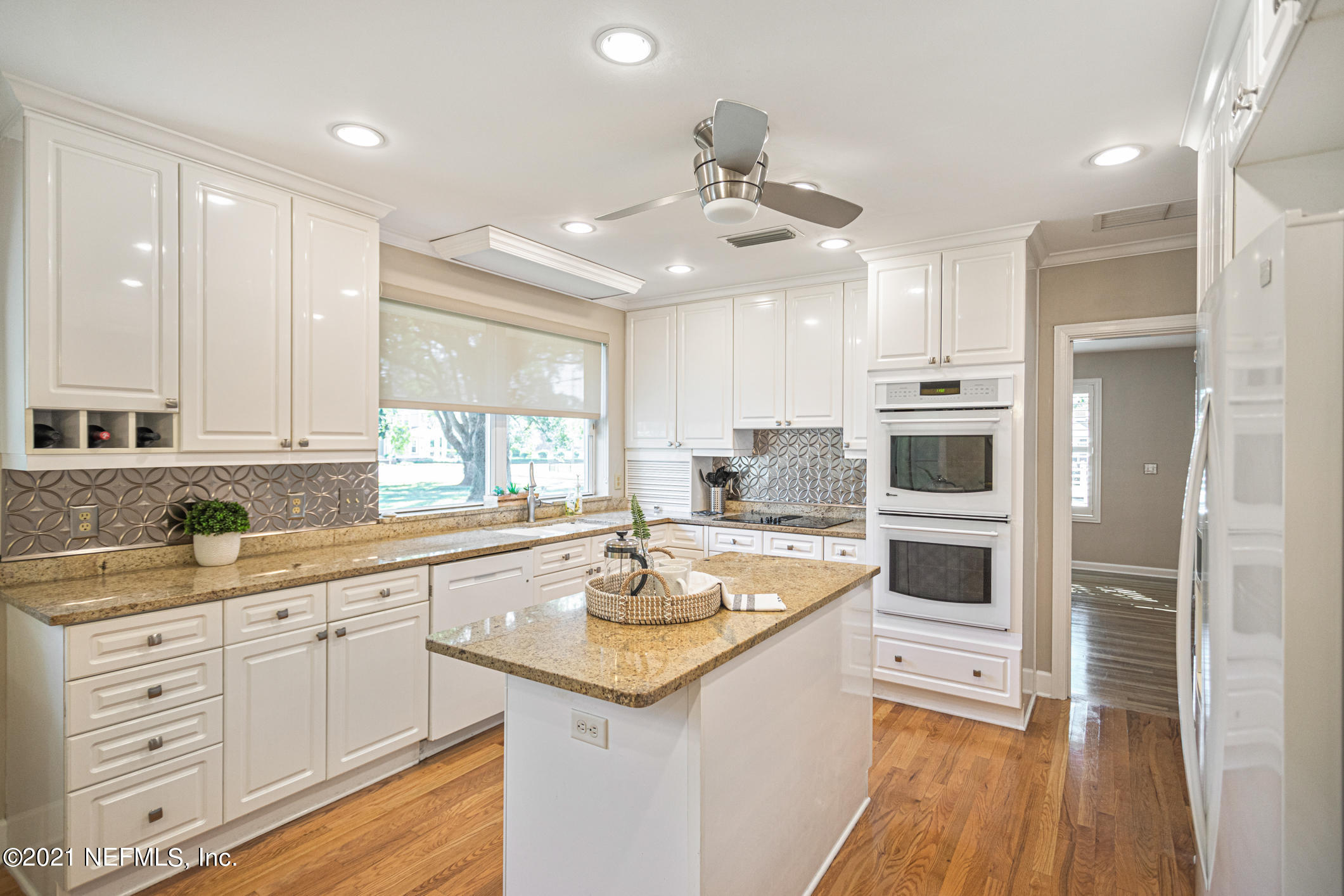 977 Waterman Road North Jacksonville, FL 32207 - Photo 5 of 44 977 Waterman Rd N (26).jpg-FULL