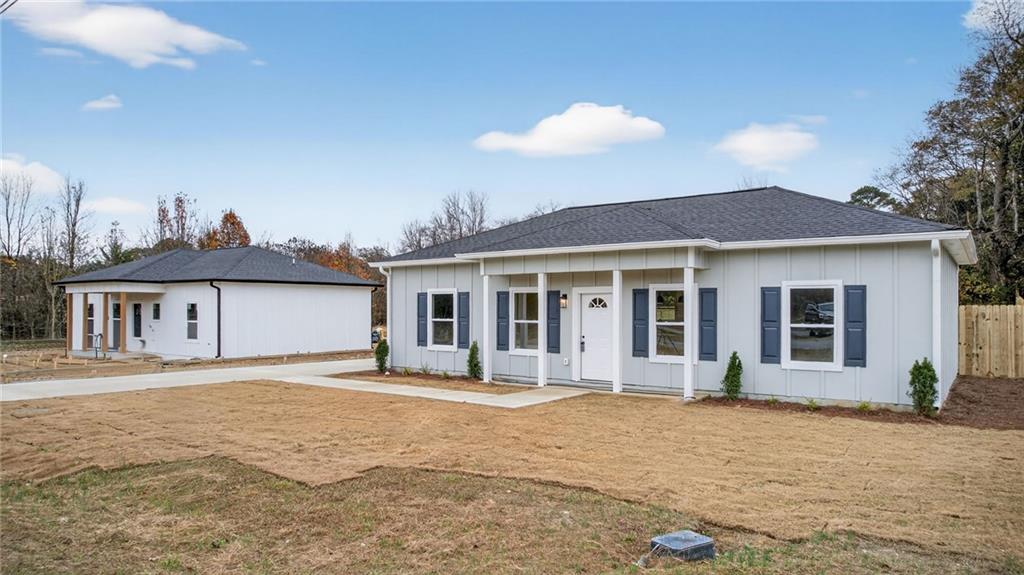 43 Brownlow Drive Northwest Rome, GA 30165 - Photo 3 of 24 a front view of a house with a yard