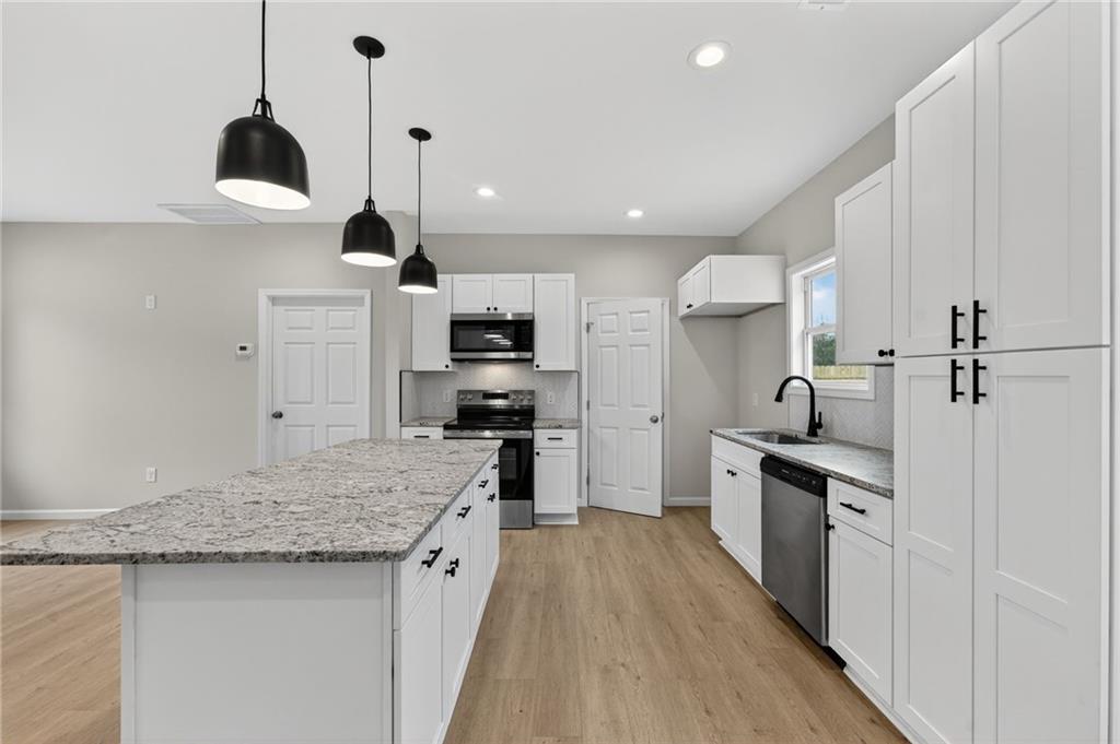 43 Brownlow Drive Northwest Rome, GA 30165 - Photo 7 of 24 a kitchen with stainless steel appliances granite countertop a sink stove and refrigerator