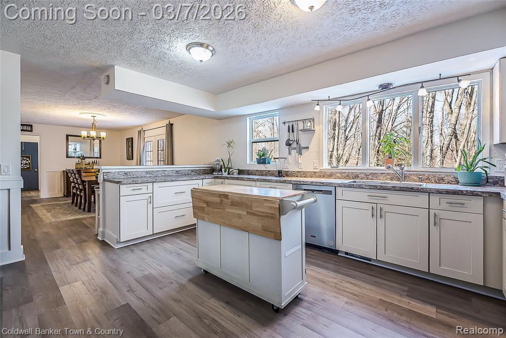 1890 Hidden Valley Road Howell, MI 48843 - Photo 11 of 60 Gallery Image 11