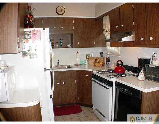 9 Stevens Road Edison, NJ 08817 - Photo 4 of 10 a kitchen with a sink and cabinets