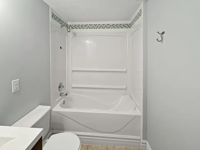 $2,345 | 9700 Thomas Avenue North, Brooklyn Park, MN 55444