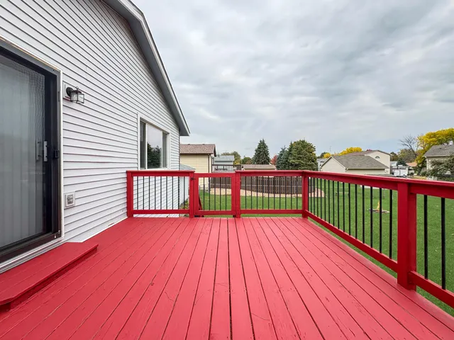 $2,345 | 9700 Thomas Avenue North, Brooklyn Park, MN 55444