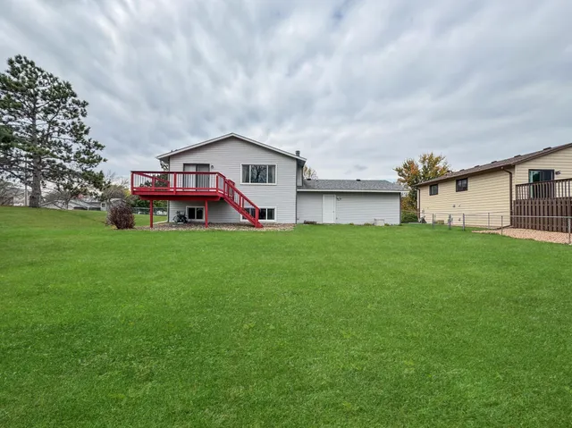 $2,345 | 9700 Thomas Avenue North, Brooklyn Park, MN 55444