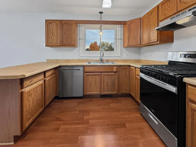 $2,345 | 9700 Thomas Avenue North, Brooklyn Park, MN 55444