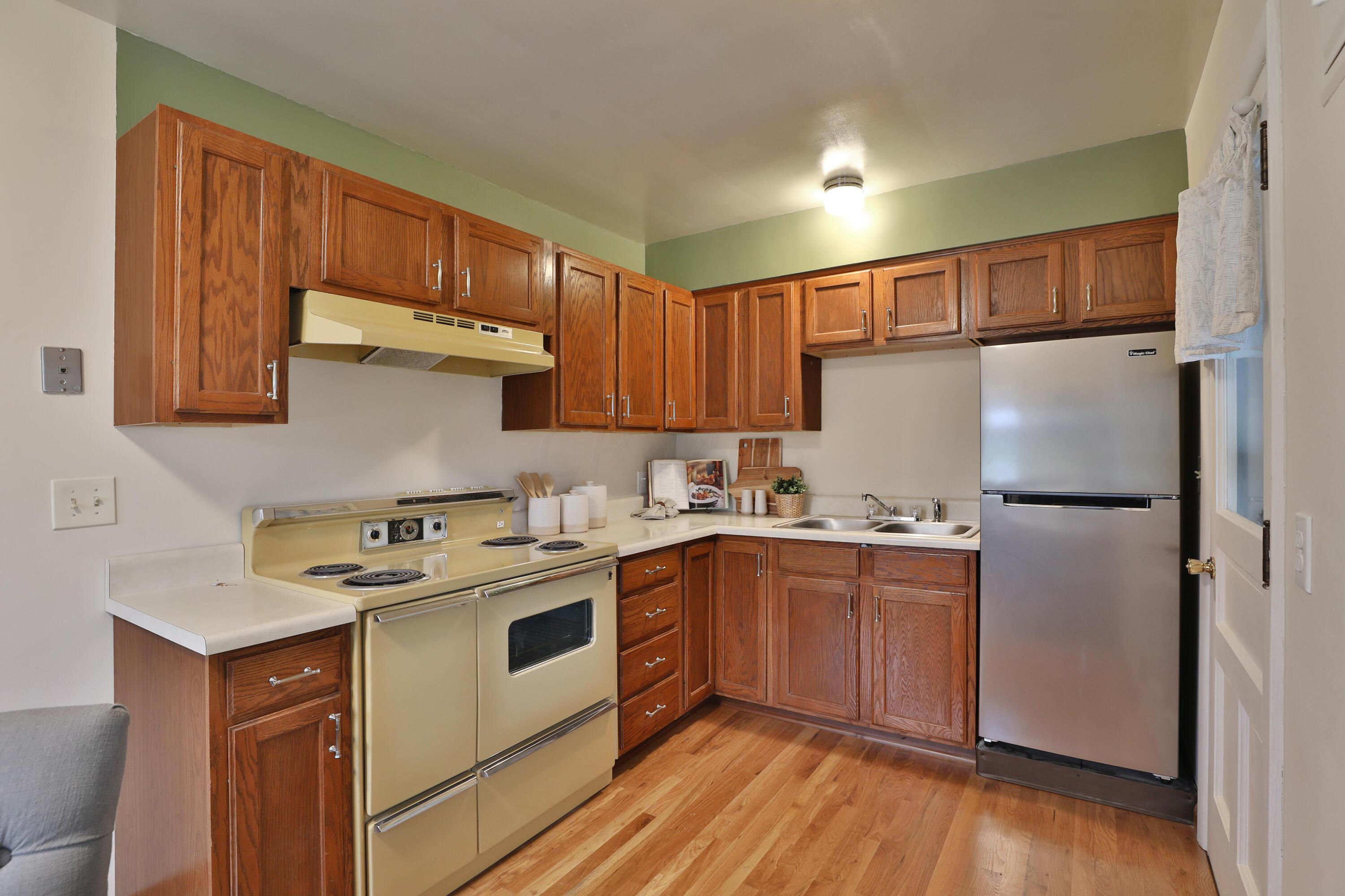 645 Morse Road Columbus, OH 43214 - Photo 11 of 41 Eat-in Kitchen