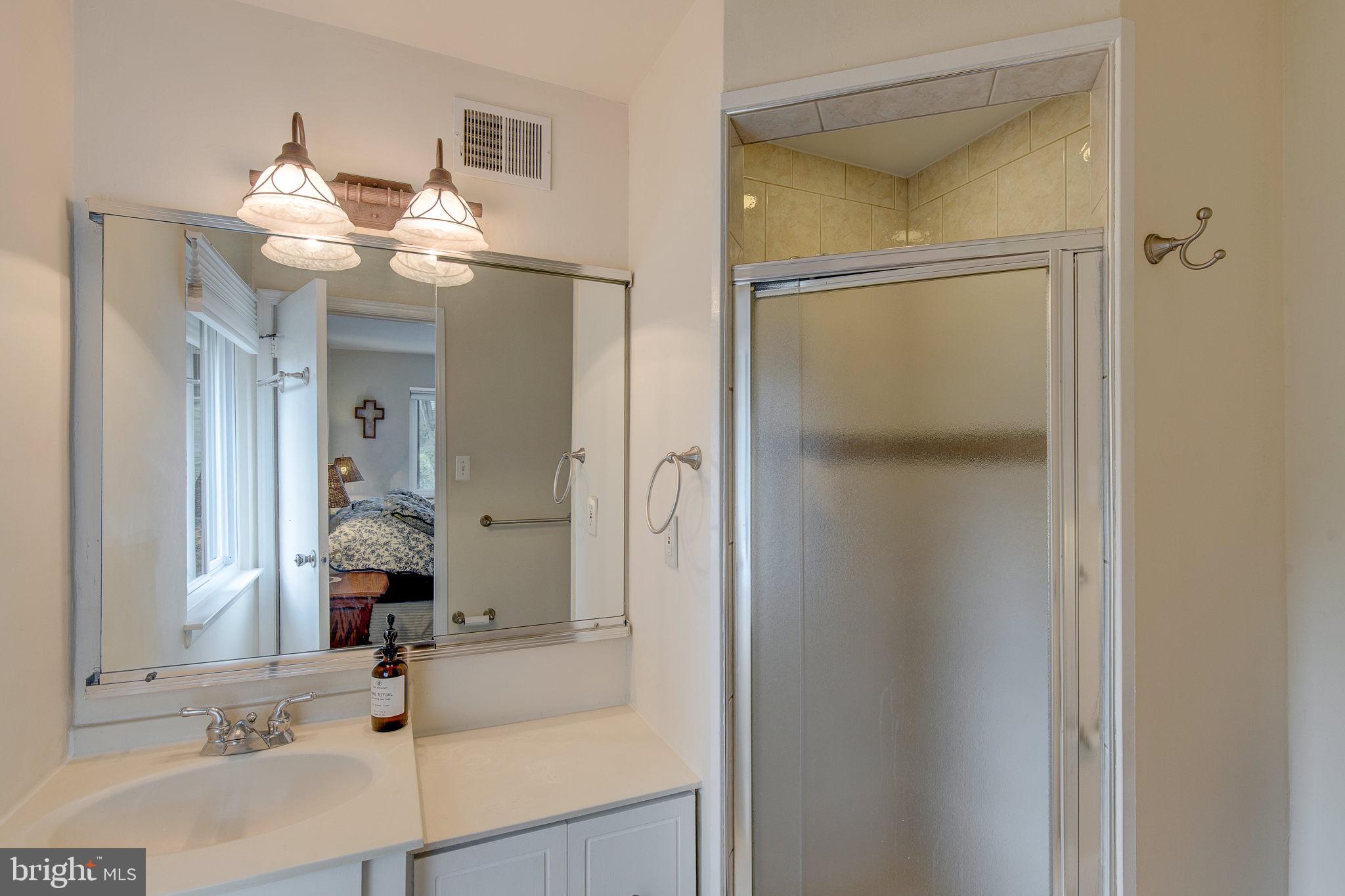 983 Putnam Boulevard, Unit 83 Wallingford, PA 19086 - Photo 18 of 27 Master Bathroom