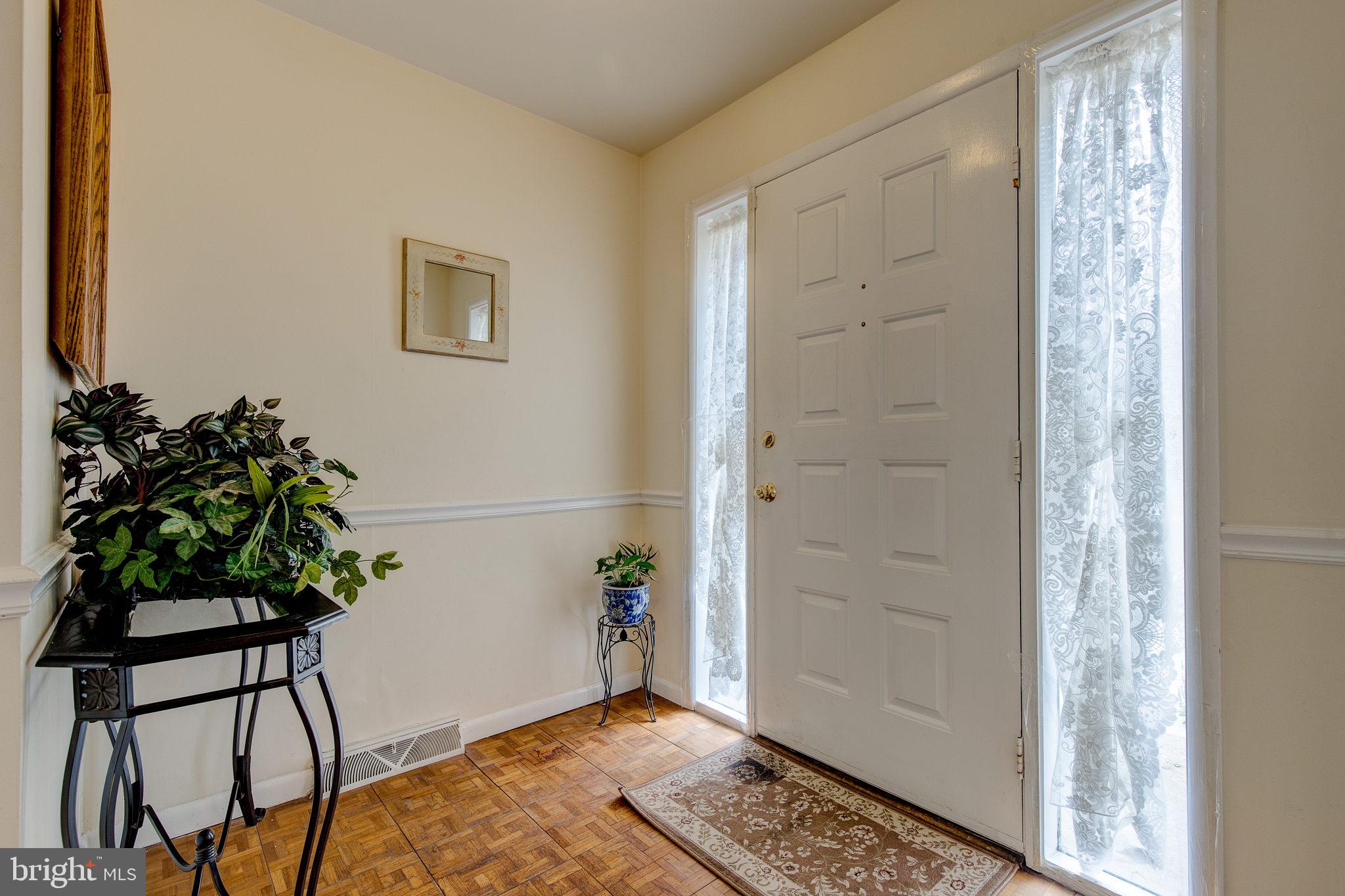 983 Putnam Boulevard, Unit 83 Wallingford, PA 19086 - Photo 3 of 27 The Entry