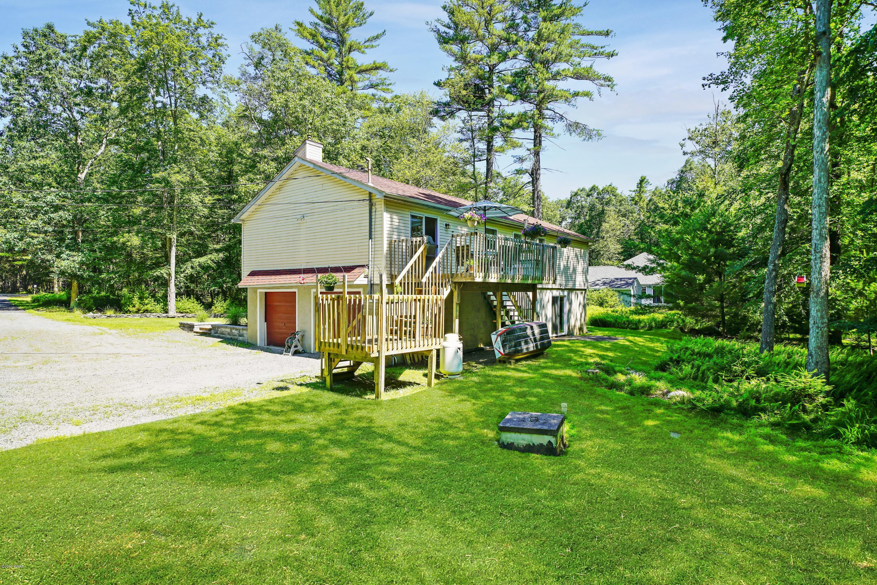 518 Raymondskill Road Milford, PA 18337 - Photo 2 of 27 555