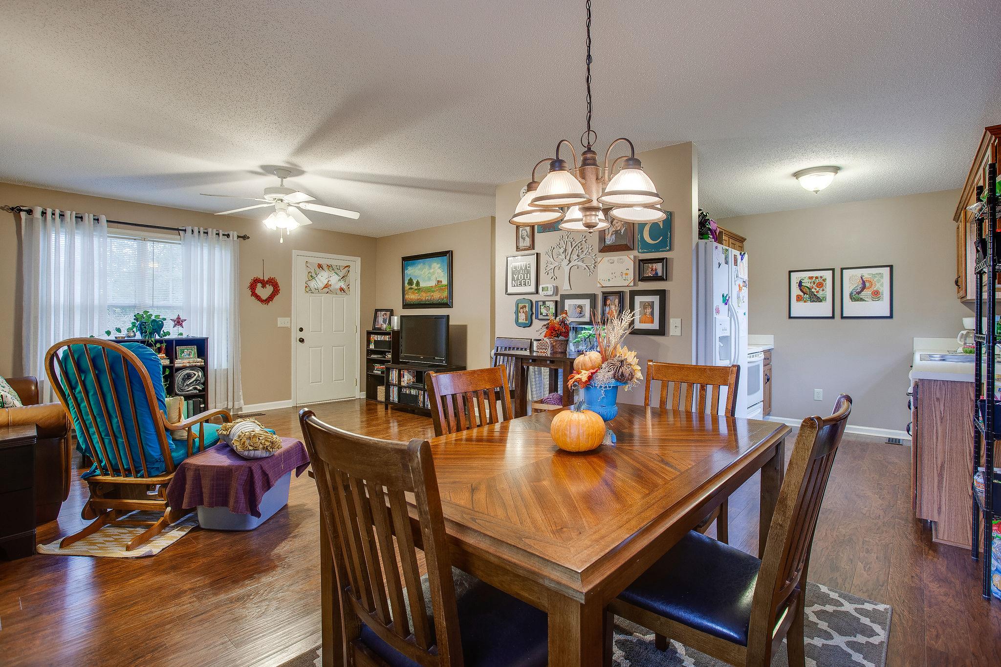 2005 Forest Ridge Trail Columbia, TN 38401 - Photo 9 of 26 Eat in Area has room for China Cabinet and Buffet