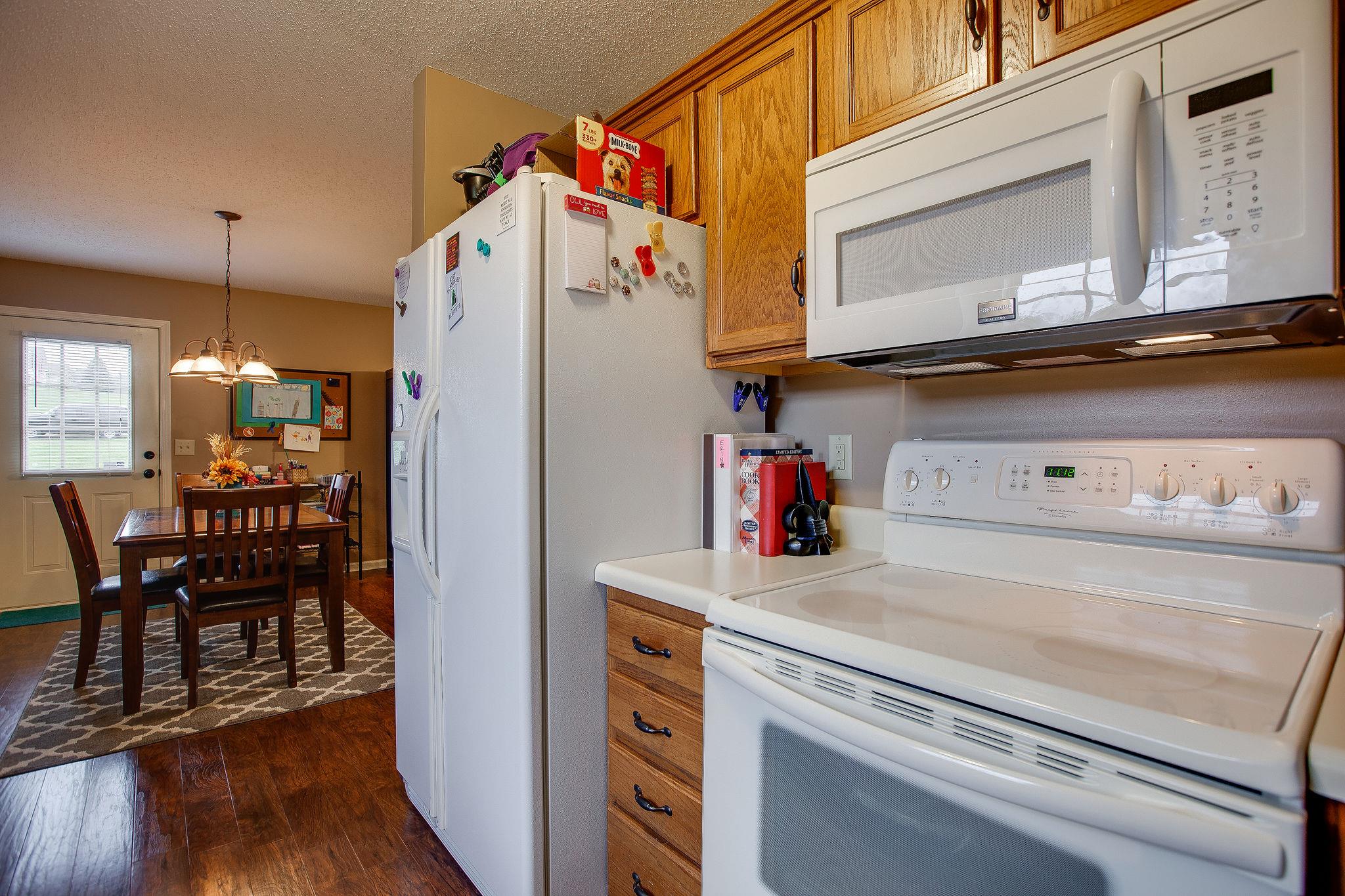 2005 Forest Ridge Trail Columbia, TN 38401 - Photo 12 of 26 Microwave is built in over the stove