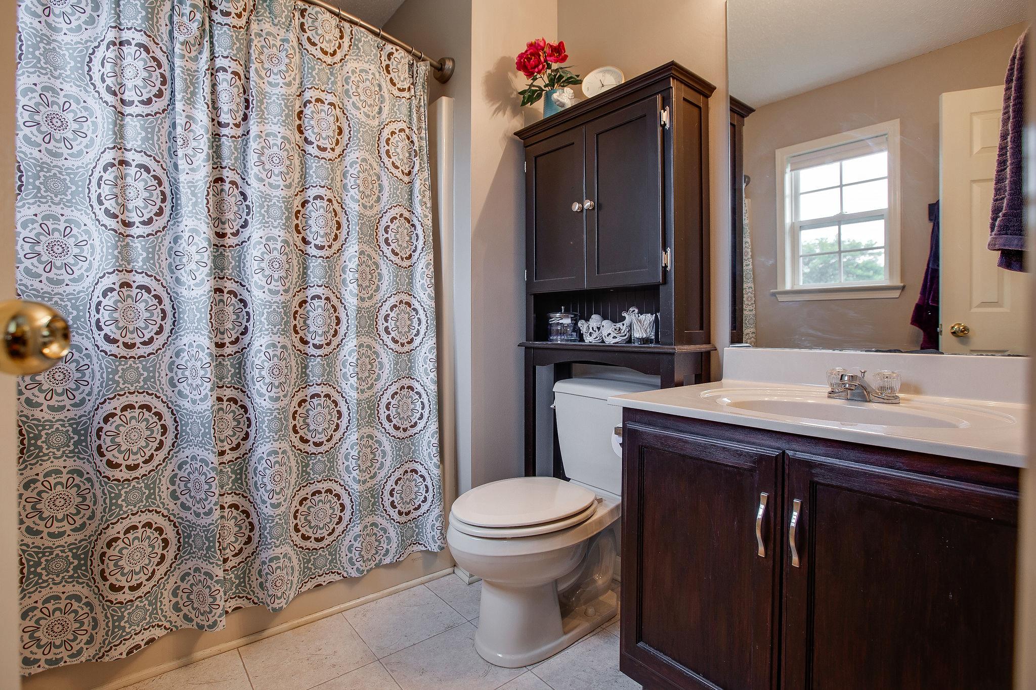 2005 Forest Ridge Trail Columbia, TN 38401 - Photo 16 of 26 Master Bathroom with Tub/Shower Combination