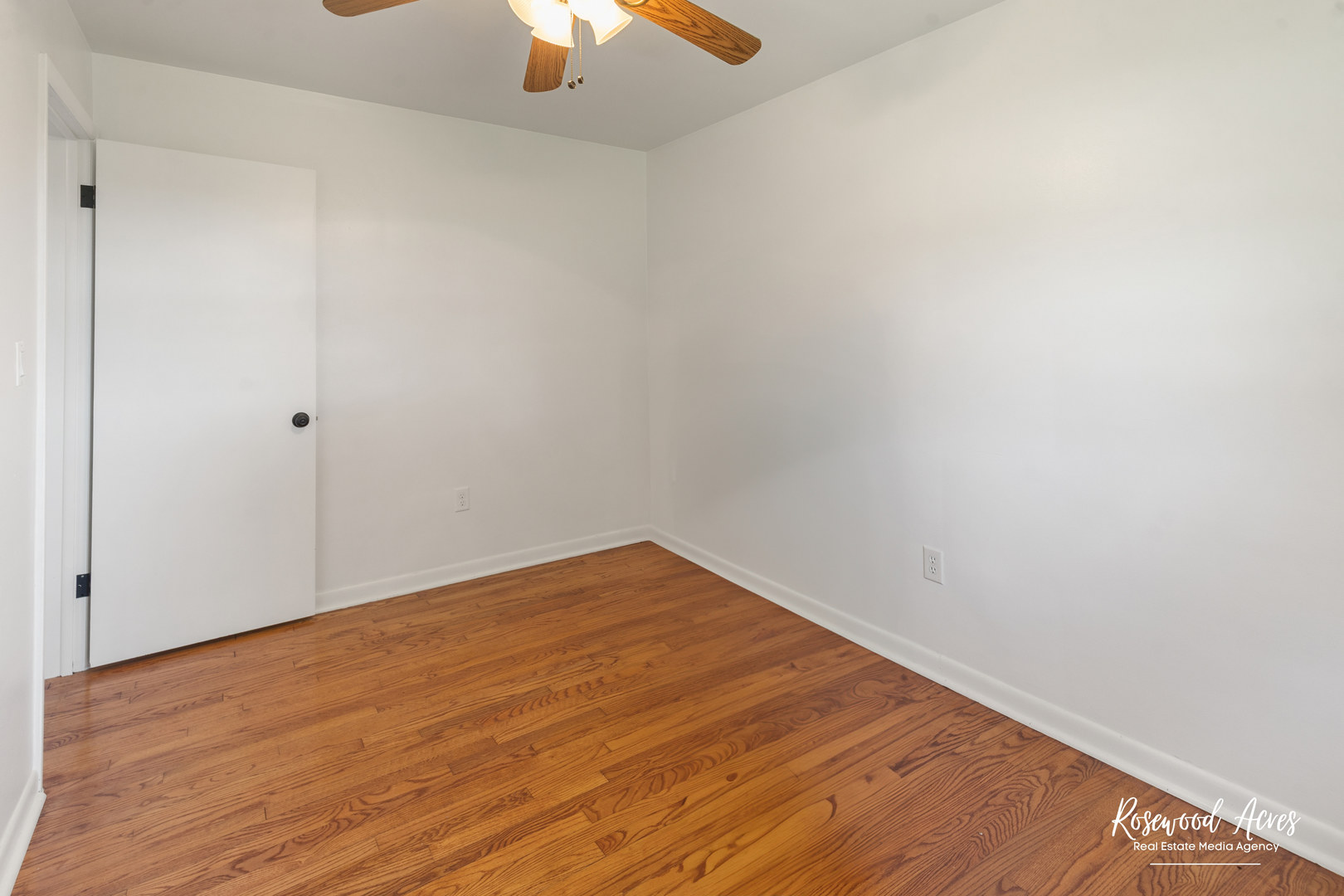 3090 River Road Kankakee, IL 60901 - Photo 16 of 22 a view of empty room with wooden floor