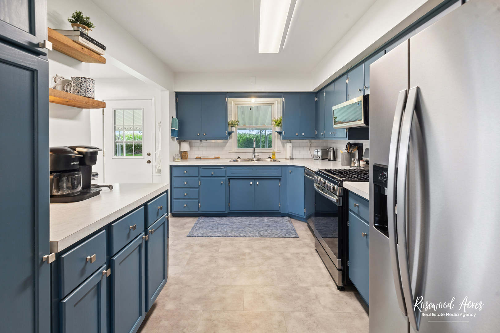 3090 River Road Kankakee, IL 60901 - Photo 6 of 22 a kitchen with stainless steel appliances granite countertop a refrigerator a sink dishwasher a stove and a refrigerator
