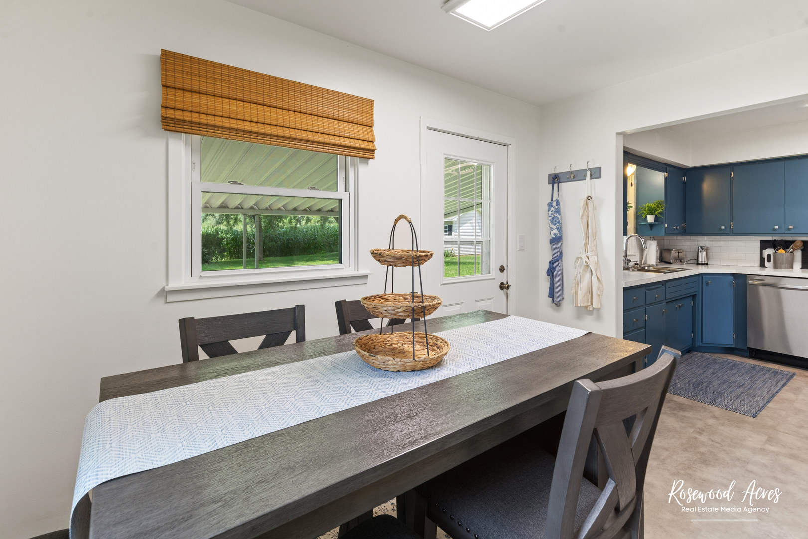 3090 River Road Kankakee, IL 60901 - Photo 8 of 22 a dining room with furniture and window