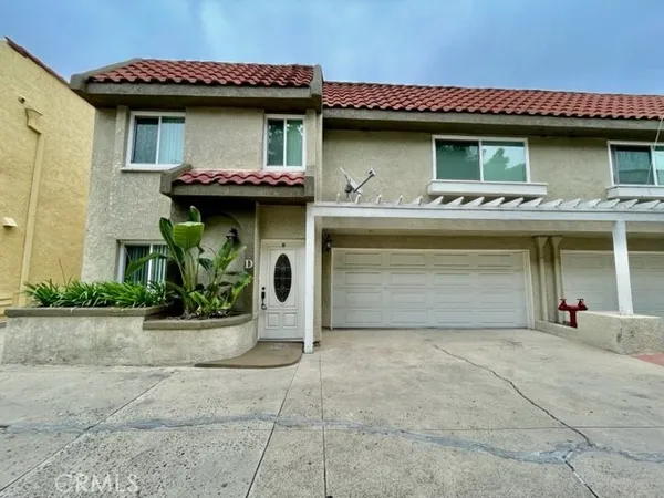 $5,195 | 2558 Orange Avenue, Unit E, Costa Mesa, CA 92627