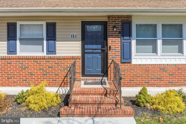 a view of entrance front of the house