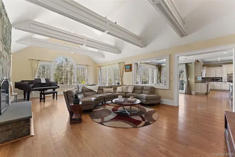 $4,995,000 | 5 Rocky Hollow Drive, Larchmont, NY 10538