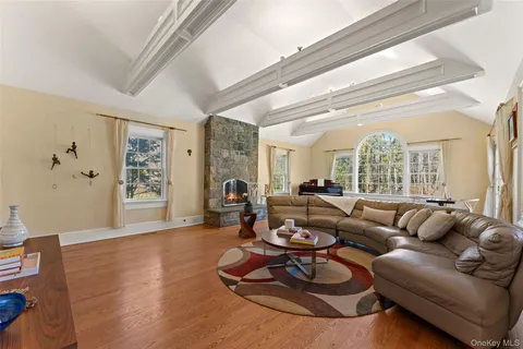 $4,995,000 | 5 Rocky Hollow Drive, Larchmont, NY 10538