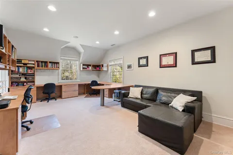 $4,995,000 | 5 Rocky Hollow Drive, Larchmont, NY 10538