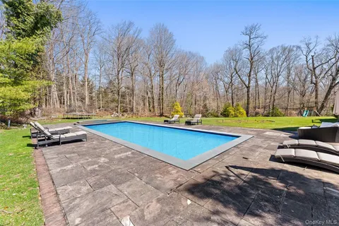 $4,995,000 | 5 Rocky Hollow Drive, Larchmont, NY 10538