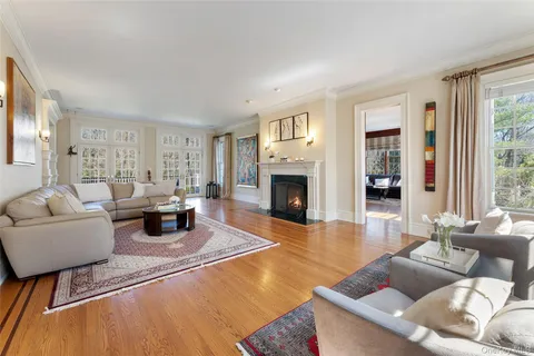 $4,995,000 | 5 Rocky Hollow Drive, Larchmont, NY 10538