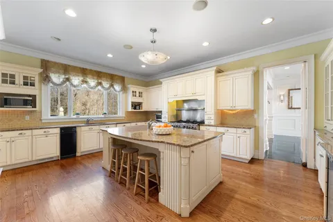 $4,995,000 | 5 Rocky Hollow Drive, Larchmont, NY 10538