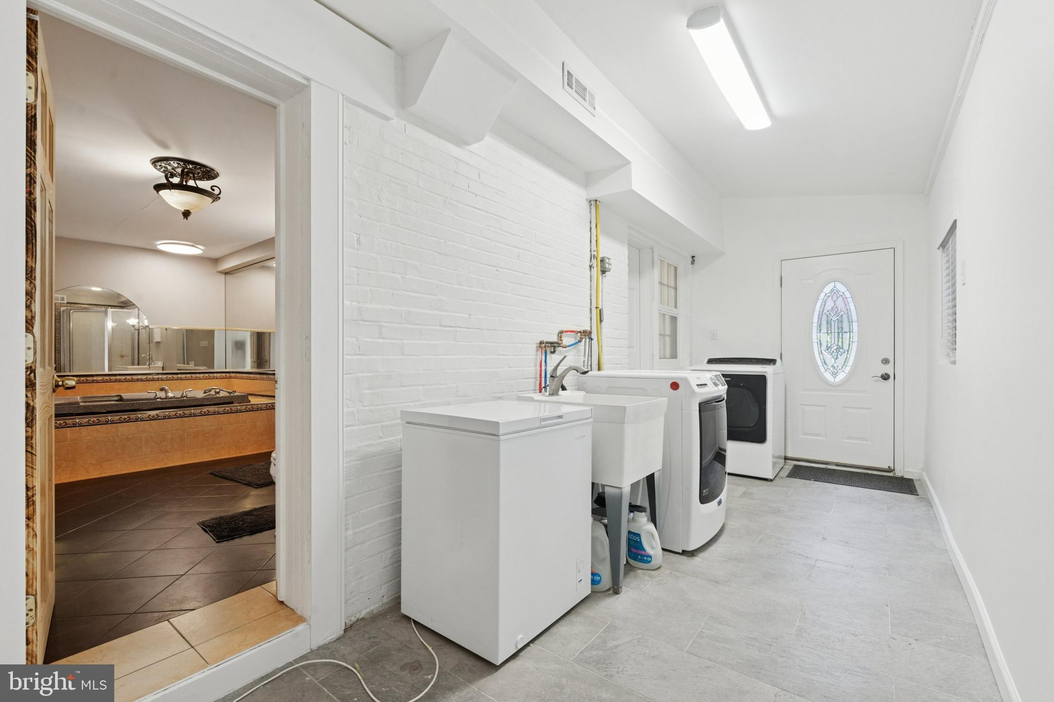 614 Wises Mill Road Philadelphia, PA 19128 - Photo 12 of 42 a view of kitchen with furniture and refrigerator