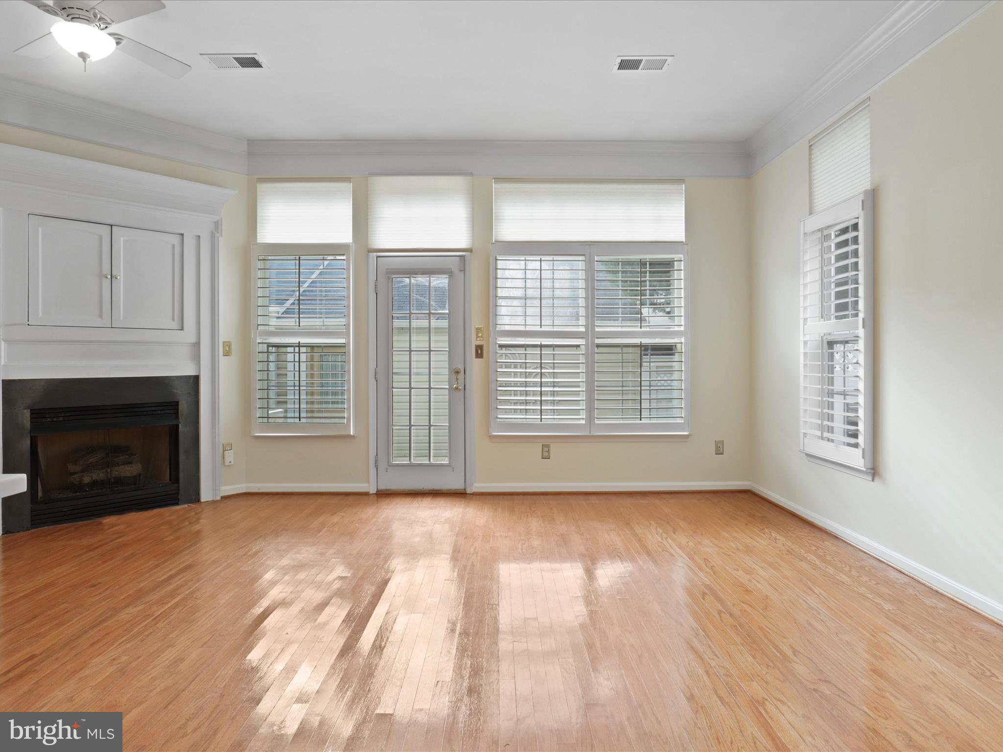 26143 Nimbleton Square Chantilly, VA 20152 - Photo 12 of 41