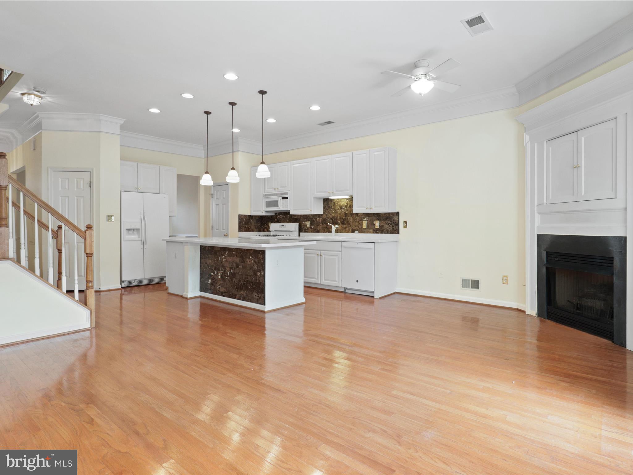 26143 Nimbleton Square Chantilly, VA 20152 - Photo 13 of 41