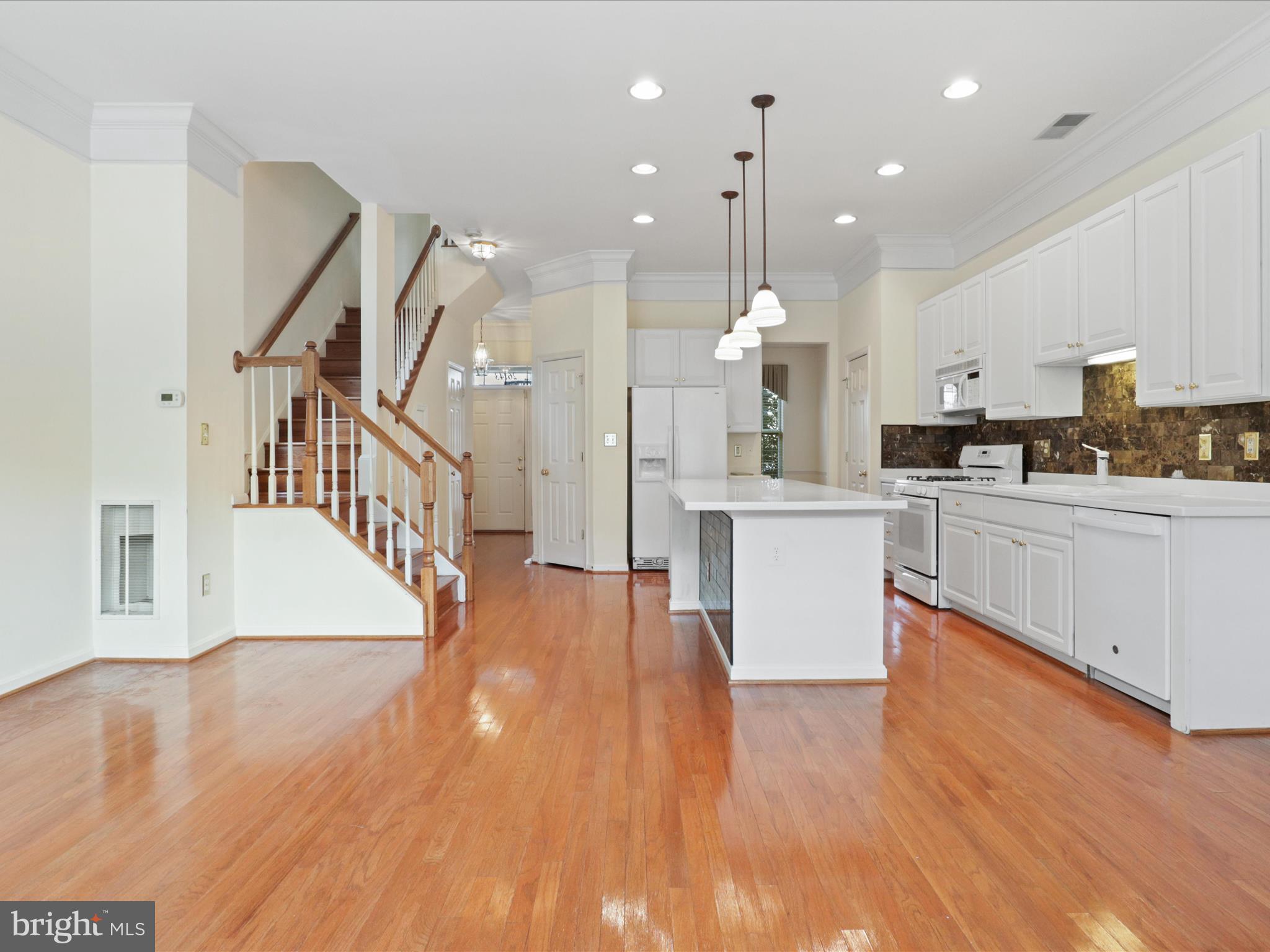 26143 Nimbleton Square Chantilly, VA 20152 - Photo 14 of 41