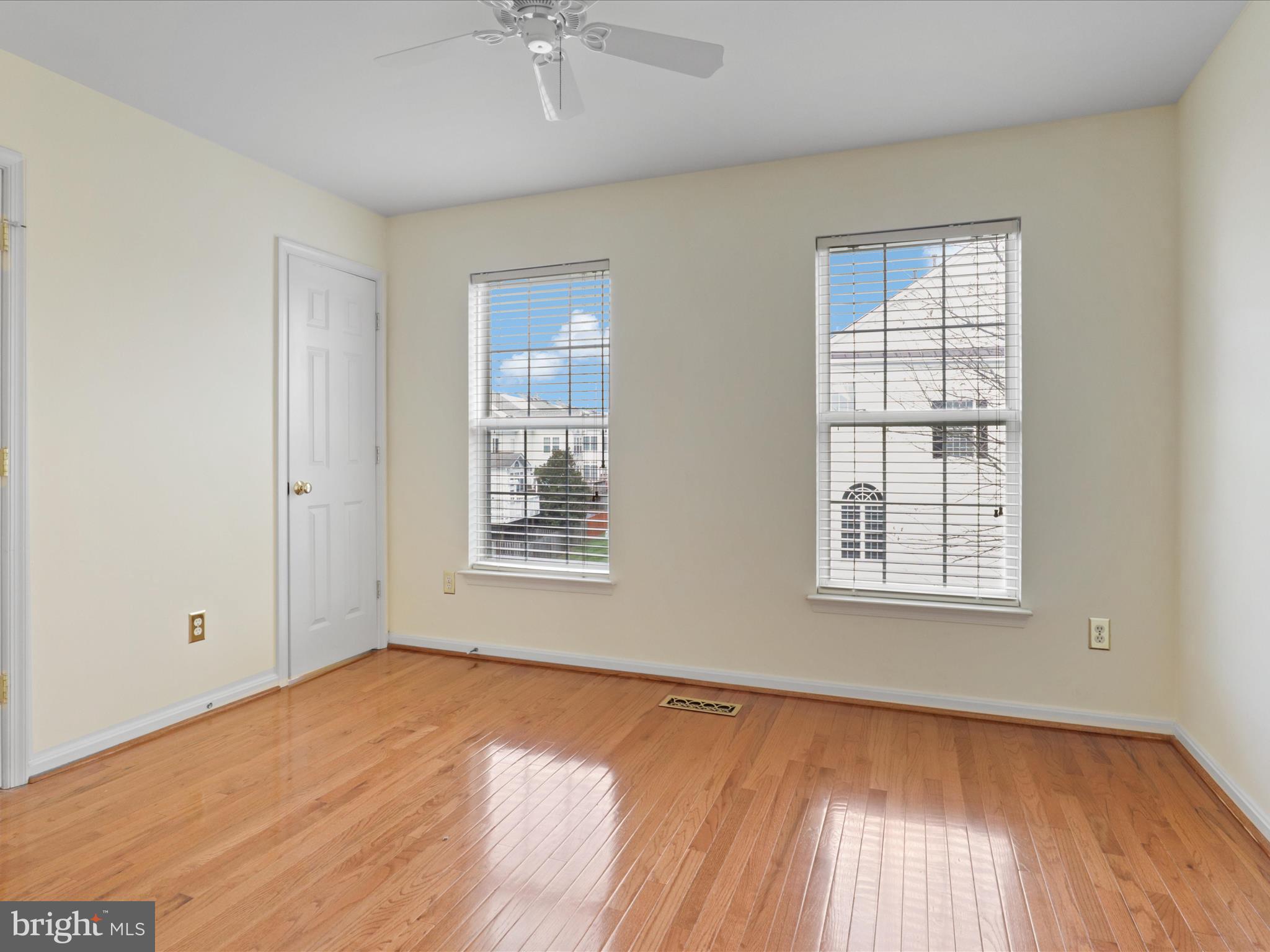 26143 Nimbleton Square Chantilly, VA 20152 - Photo 26 of 41