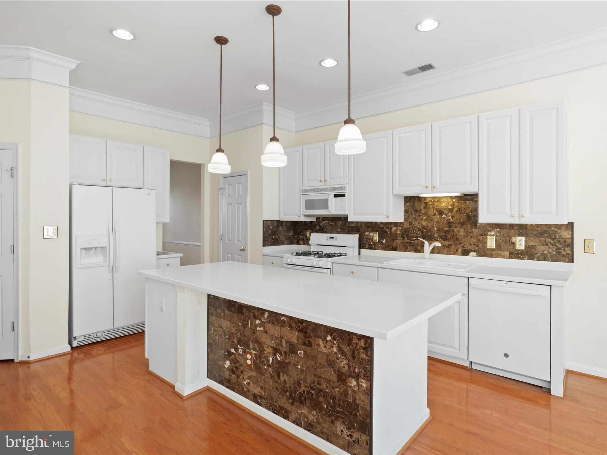 26143 Nimbleton Square Chantilly, VA 20152 - Photo 4 of 41