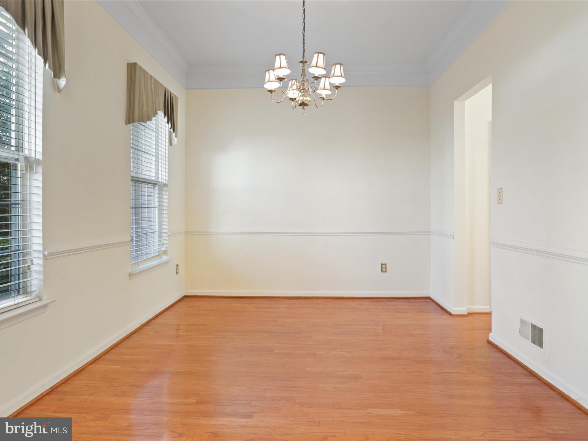 26143 Nimbleton Square Chantilly, VA 20152 - Photo 6 of 41