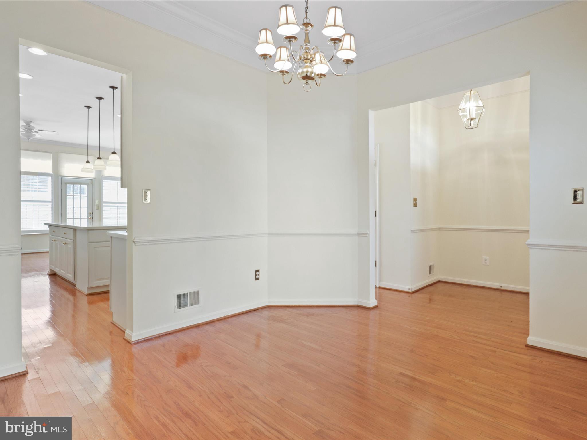 26143 Nimbleton Square Chantilly, VA 20152 - Photo 7 of 41