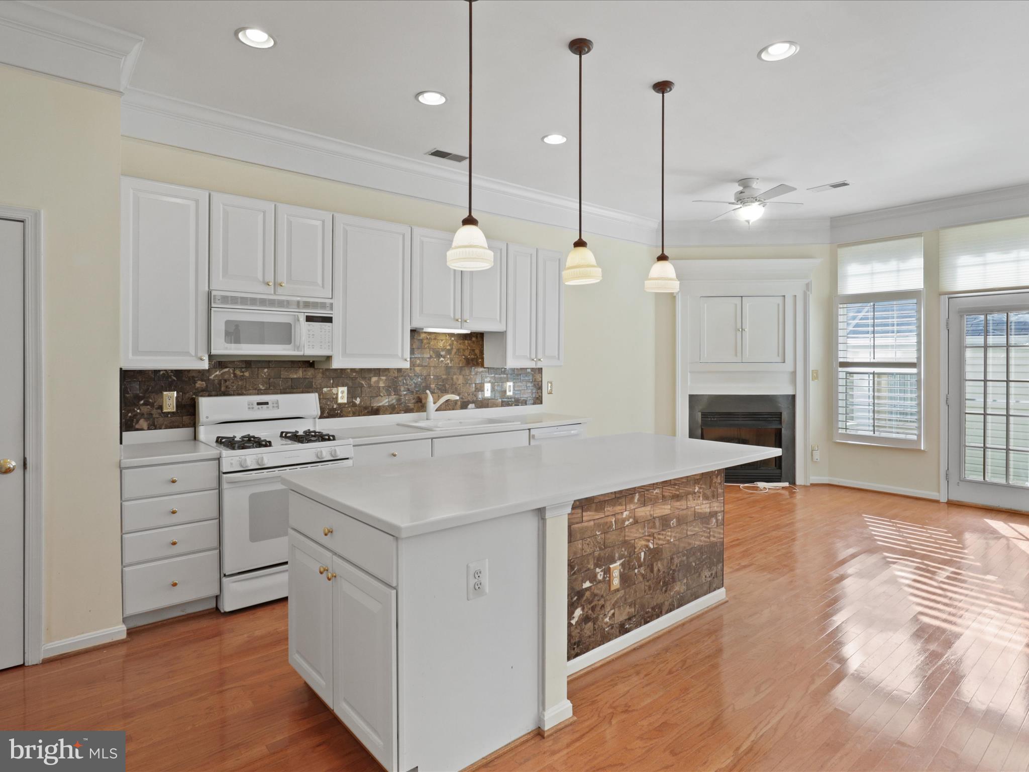 26143 Nimbleton Square Chantilly, VA 20152 - Photo 9 of 41