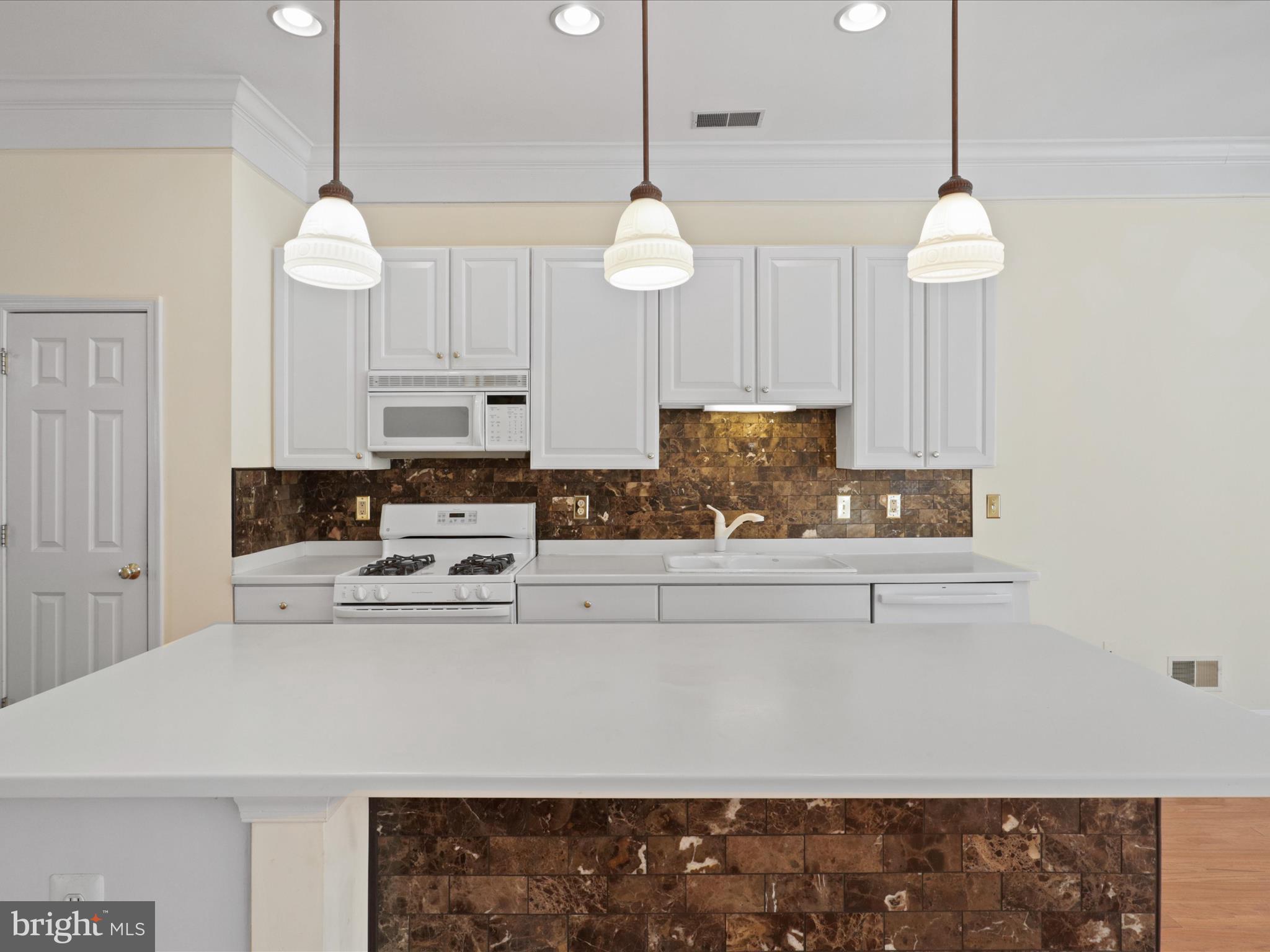 26143 Nimbleton Square Chantilly, VA 20152 - Photo 10 of 41